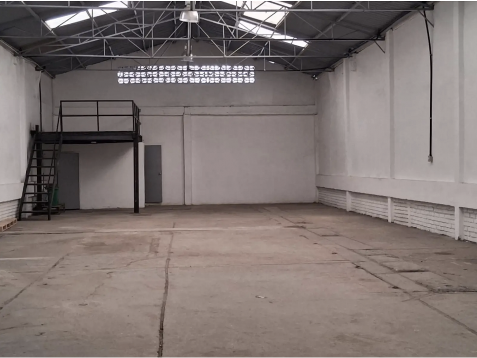 BODEGA DE 280 M² EN PENSILVANIA - PUENTE ARANDA — foto 5