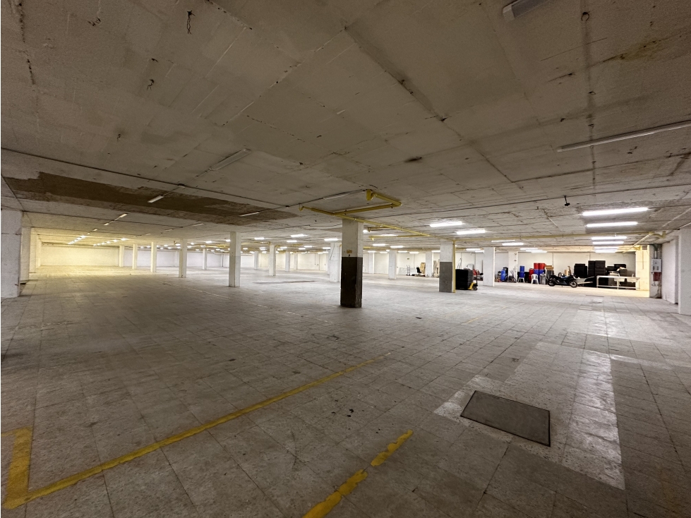 BODEGA DE 3.500 M² CON 500 KVA, SECTOR INDUSTRIAL DE PUENTE ARANDA.