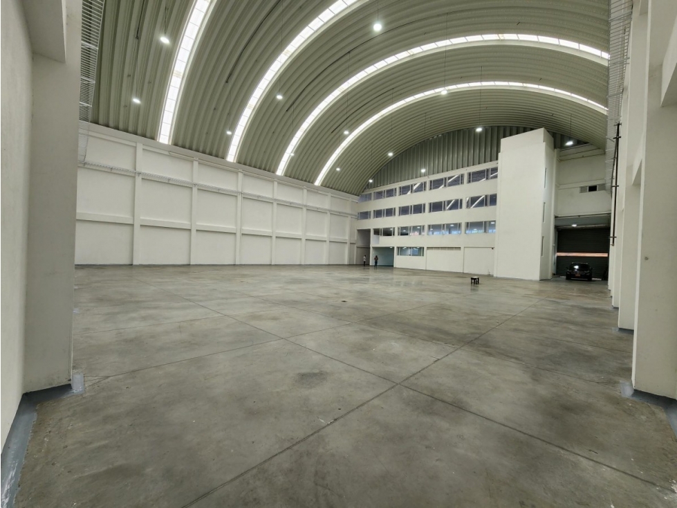 VENTA BODEGA 1.965 M² PUENTE ARANDA - 1