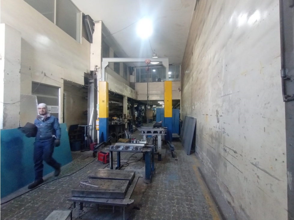 SE VENDE BODEGA 1.470 m² PENSILVANIA - 1