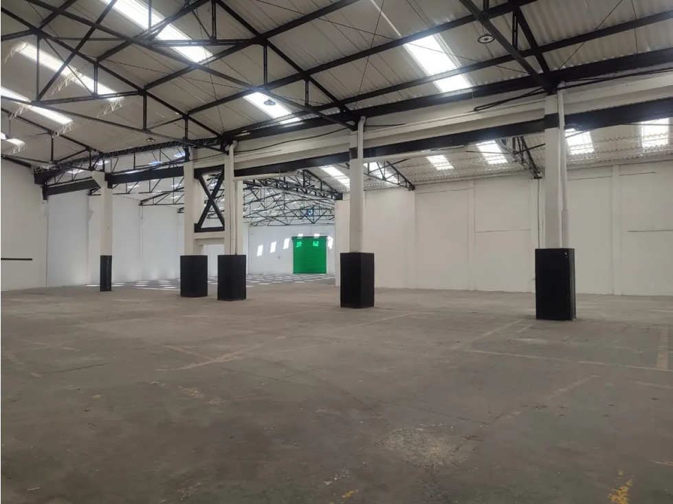 BODEGA 2.600 m² PUENTE ARANDA — foto 4