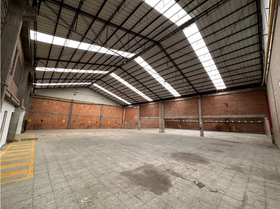 ARRIENDO BODEGA 1.300 m² MONTEVIDEO — foto 3
