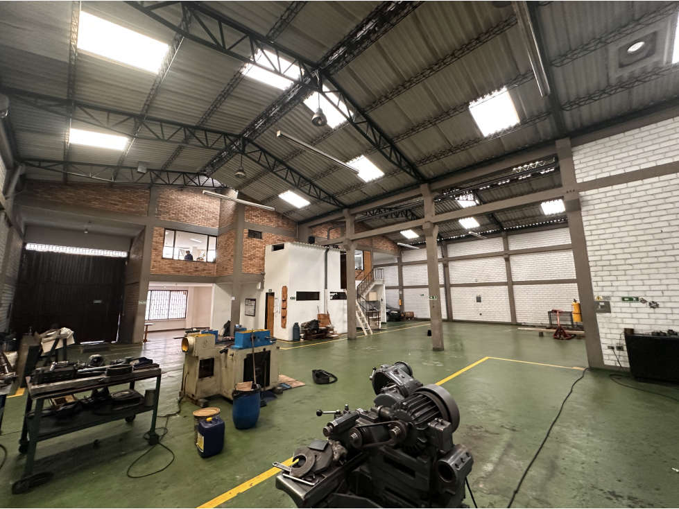 BODEGA DE 726,6 M² ORTEZAL, PUENTE ARANDA — foto 4
