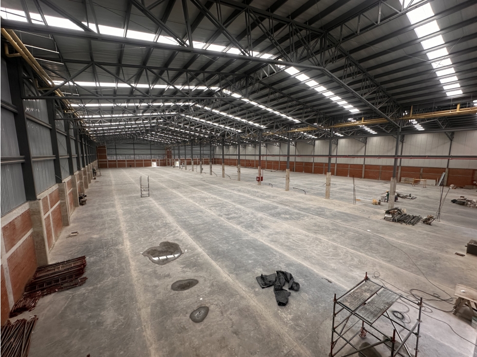 ARRIENDO BODEGA DE 4.229 M² EN FONTIBÓN