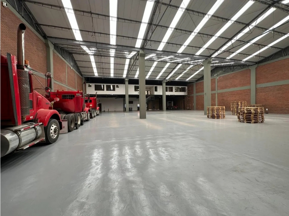 BODEGA INDUSTRIAL DE 1.350 M² EN MONTEVIDEO