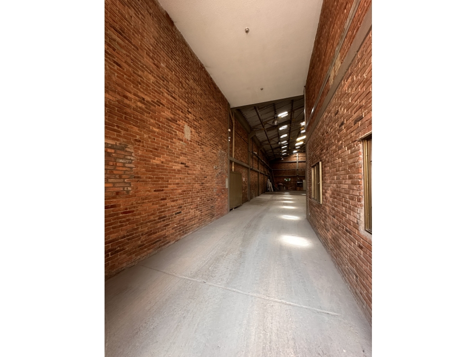 Bodega Industrial de 1.000 m² en Puente Aranda - Carga Eléc. 100 KVA — foto 5