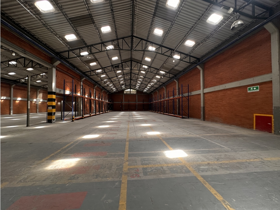BODEGA DE 2.090 M² EN MONTEVIDEO — foto 4
