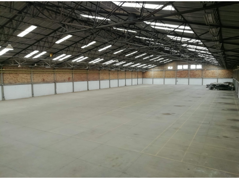 BODEGA DE 3.776 M² EN VENTA, SECTOR INDUSTRIAL DE FONTIBÓN (RENTANDO)