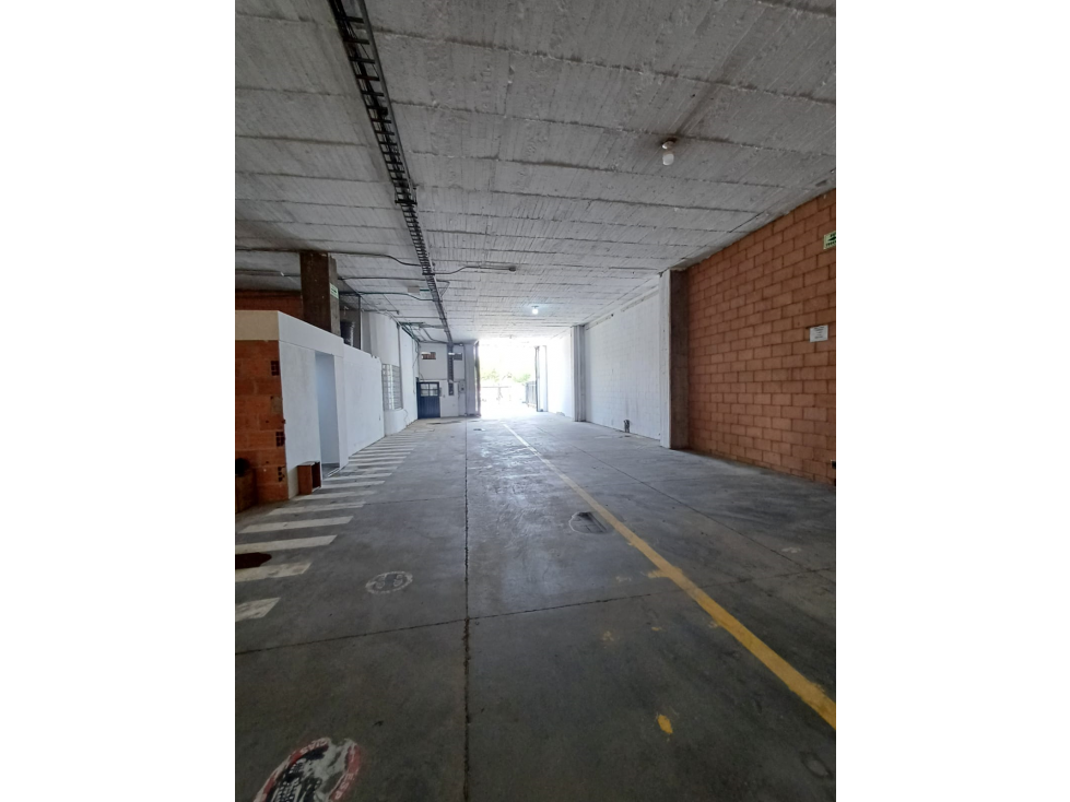 BODEGA DE 2.248 M² EN MONTEVIDEO — foto 6