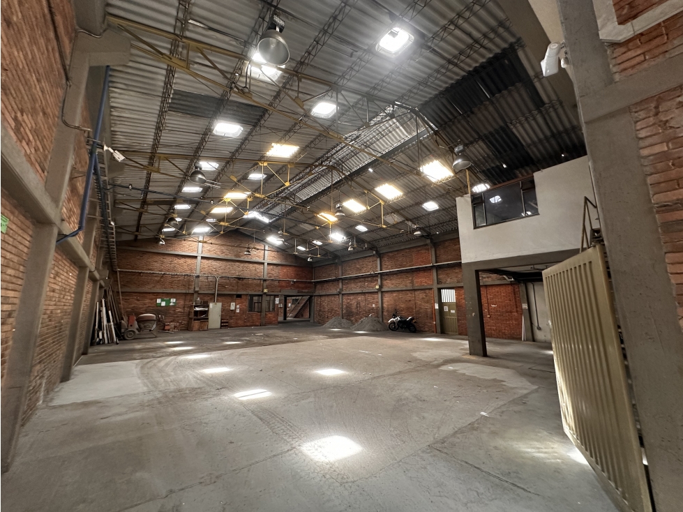 Bodega Industrial de 1.000 m² en Puente Aranda - Carga Eléc. 100 KVA — foto 4