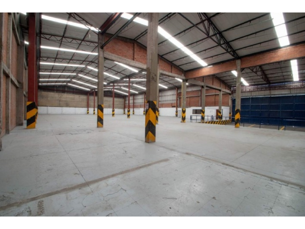 ARRIENDO BODEGA DE 3.836M² EN MONTEVIDEO - 2