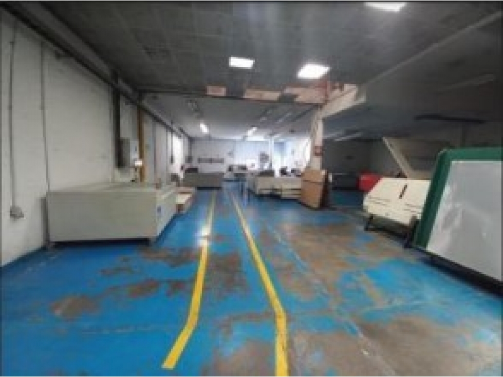 ARRIENDO BODEGA 484 m² PARQUE INDUSTRIAL - CERCA AL AEROPUERTO - 1