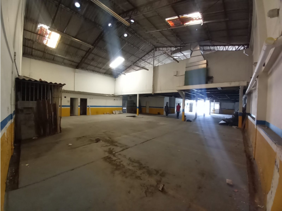 ARRIENDO BODEGA DE 350 m² EN PUENTE ARANDA - 1