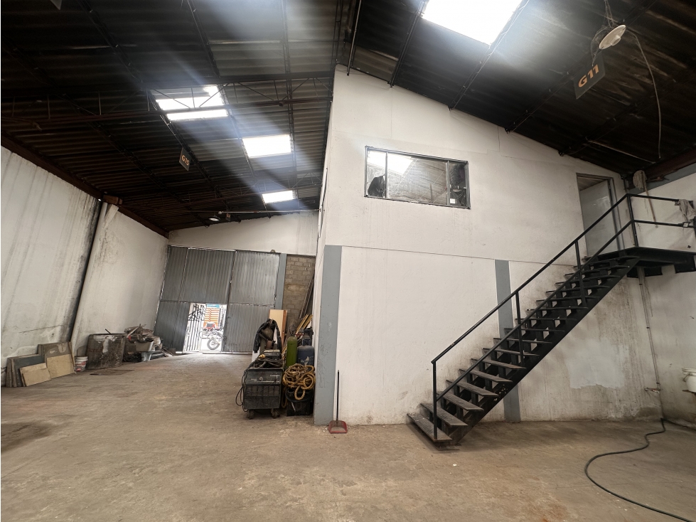 BODEGA DE 810 M² EN ZONA INDUSTRIAL DE ENGATIVÁ — foto 5