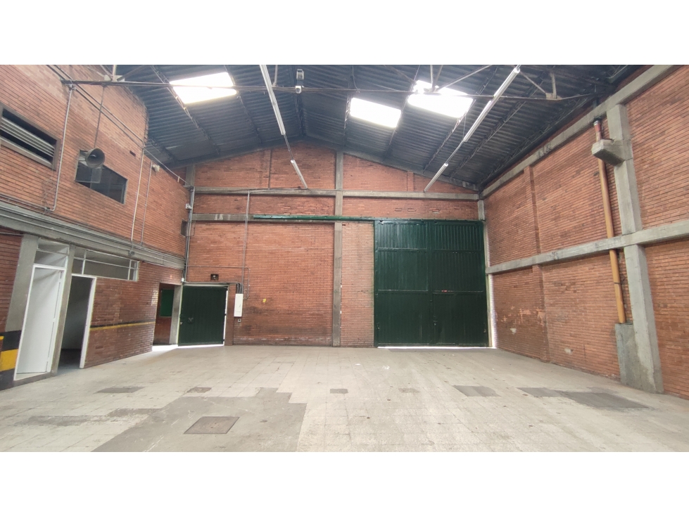 BODEGA DE 2.350 M² EN MONTEVIDEO — foto 5