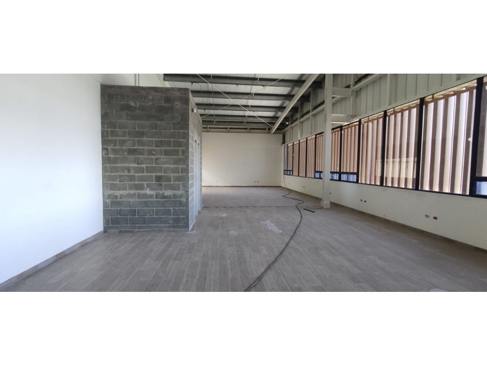 BODEGA DE 8.000 M² EN PARQUE INDUSTRIAL EN SIBERIA, PARA ESTRENAR. - 2