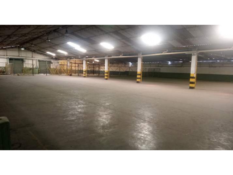 ARRIENDO BODEGA DE 3.099 M² EN BOSA, AUTOPISTA SUR.