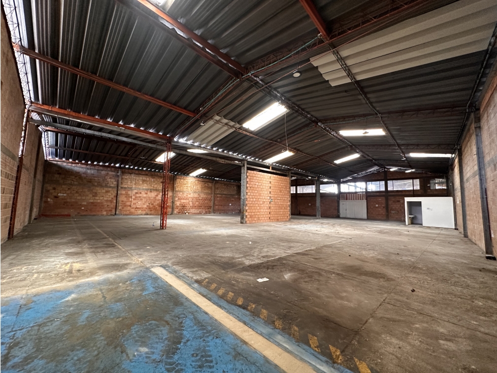 BODEGA DE 2.000 M² , LA FRAGUITA — foto 2