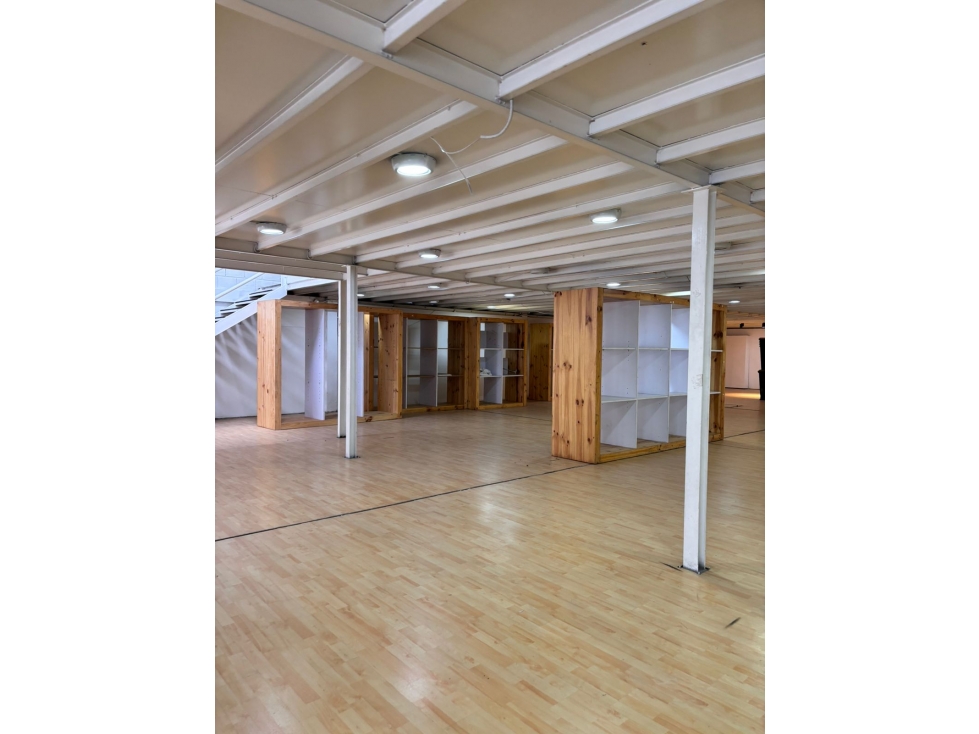 BODEGA COMERCIAL DE 850 M² JORGE ELIECER GAITAN — foto 2