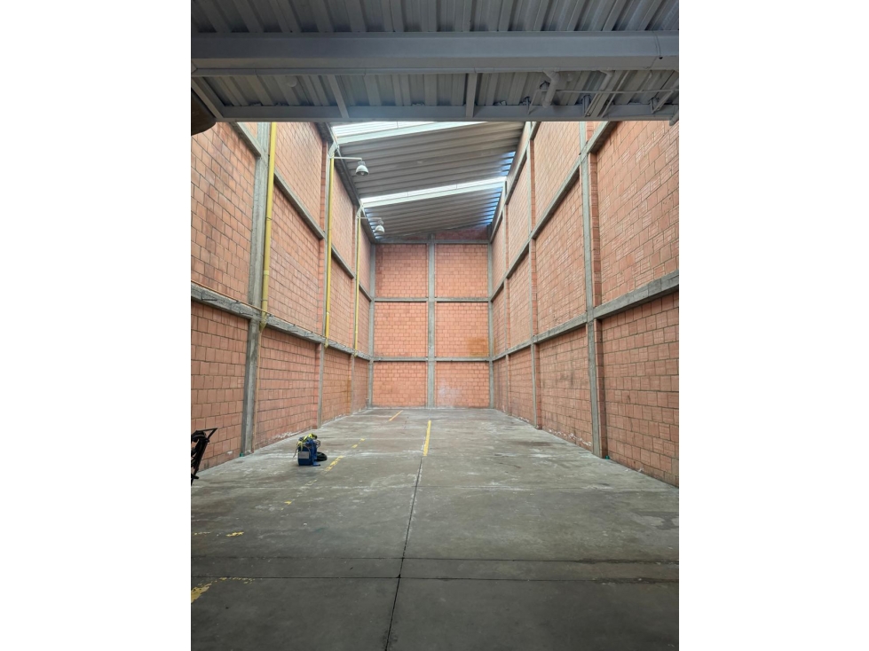 BODEGA DE 372 M², SECTOR INDUSTRIAL DE PUENTE ARANDA — foto 3