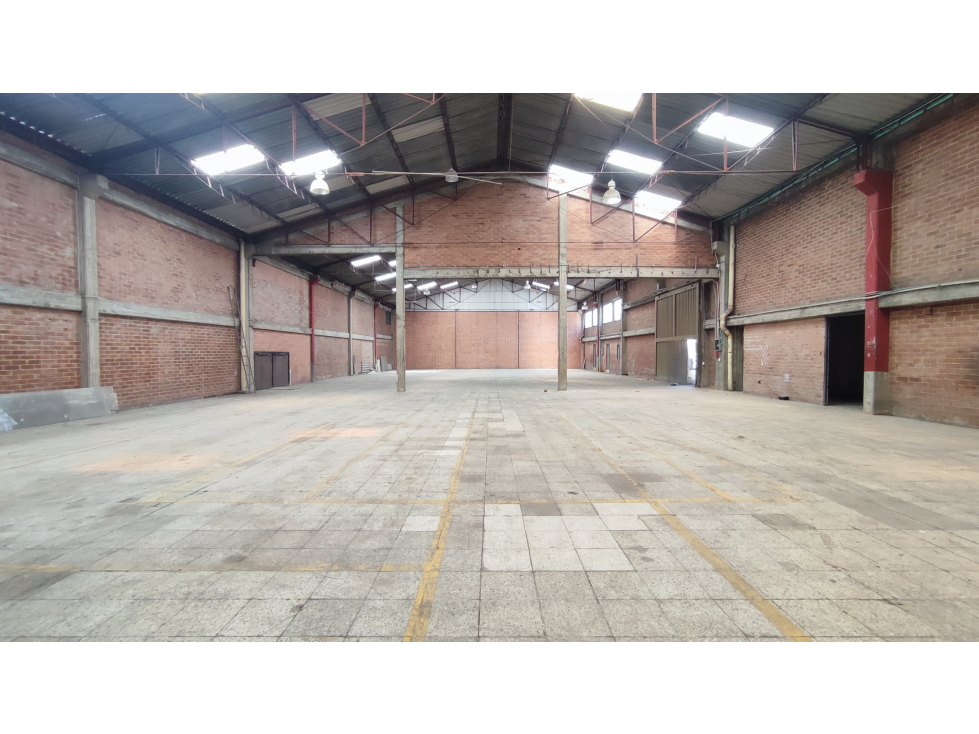 BODEGA INDUSTRIAL 1.400 M² EN MONTEVIDEO — foto 6