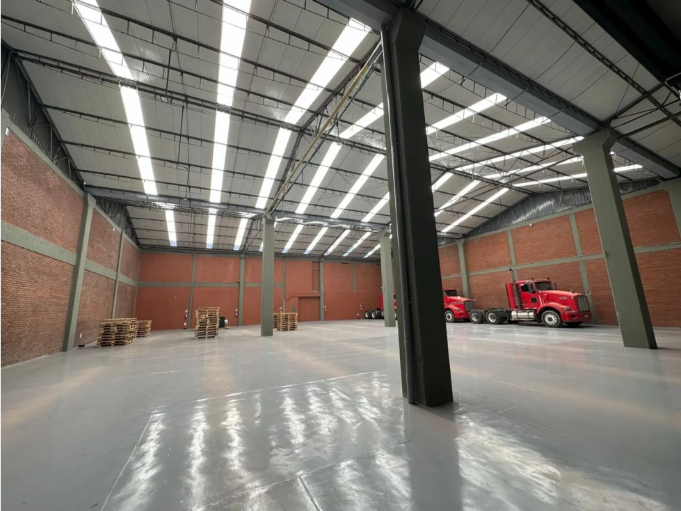 BODEGA INDUSTRIAL DE 1.350 M² EN MONTEVIDEO — foto 5