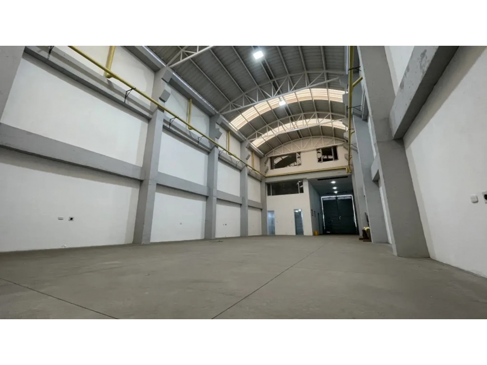 ARRIENDO BODEGA COMERCIAL DE 432 M² EN FONTIBÓN