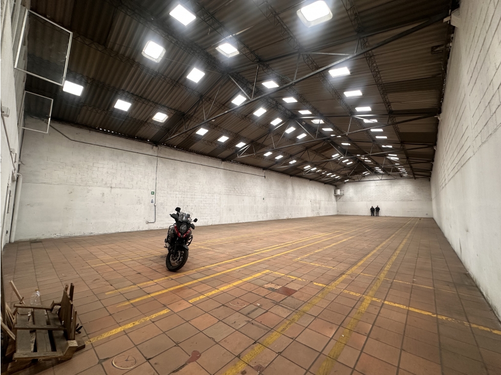 BODEGA DE 930 m² EN ZONA INDUSTRIAL DE PUENTE ARANDA — foto 4