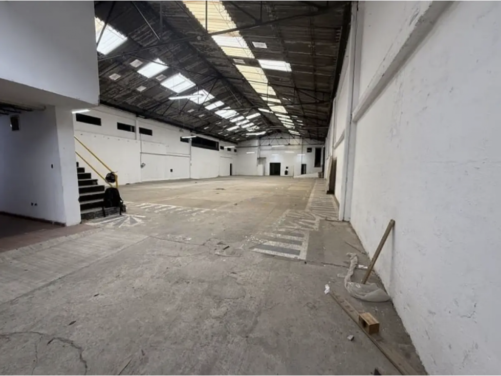BODEGA DE 1.300 M² EN ORTEZAL, PUENTE ARANDA — foto 6