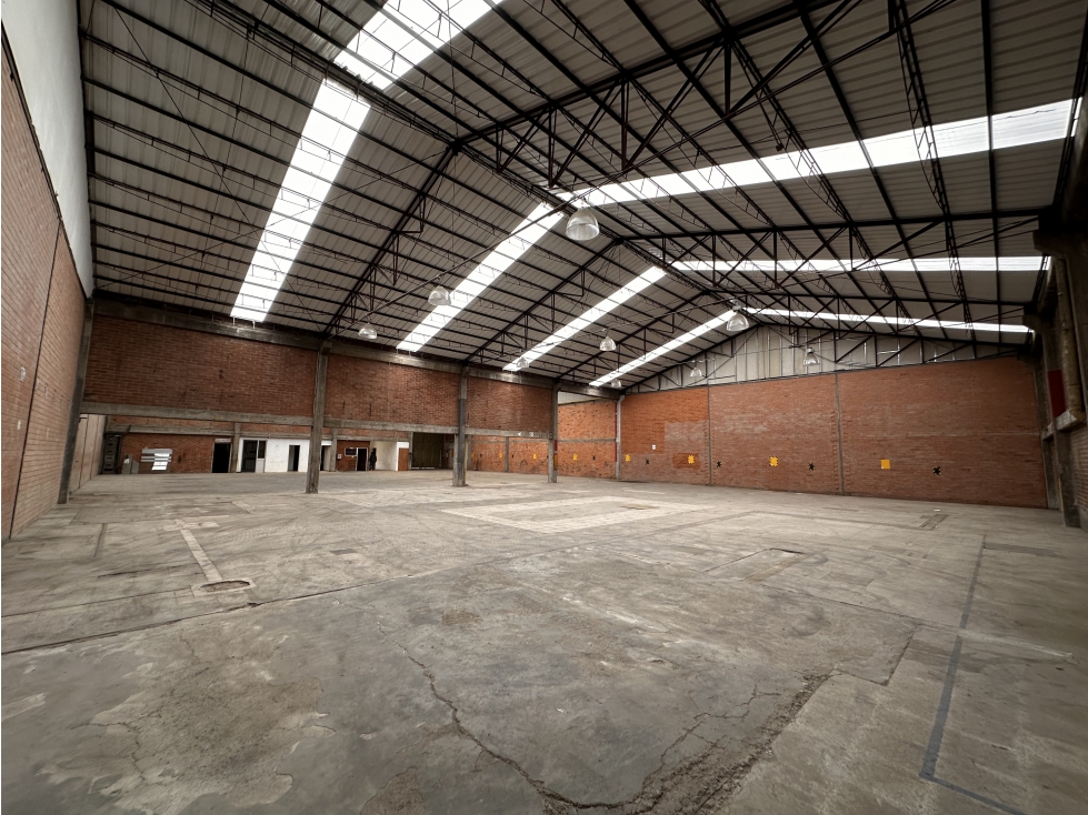 ARRIENDO BODEGA 1.300 m² MONTEVIDEO — foto 5