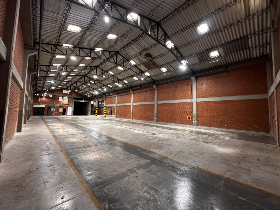 BODEGA DE 2.090 M² EN MONTEVIDEO — foto 6
