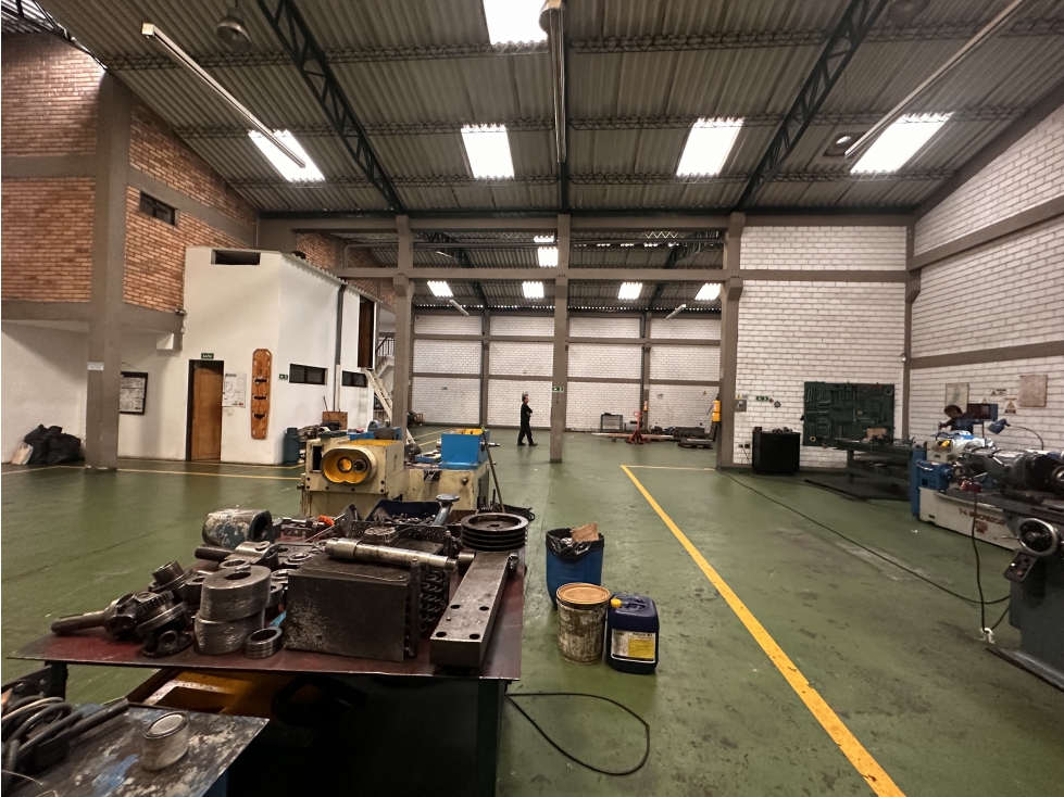 BODEGA DE 726,6 M² ORTEZAL, PUENTE ARANDA — foto 3