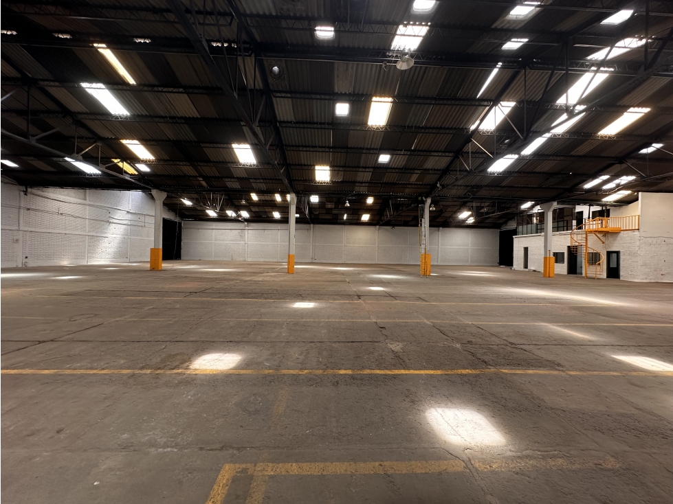 BODEGA DE 2.200 M² EN PENSILVANIA, ZONA INDUSTRIAL DE PUENTE ARANDA — foto 6