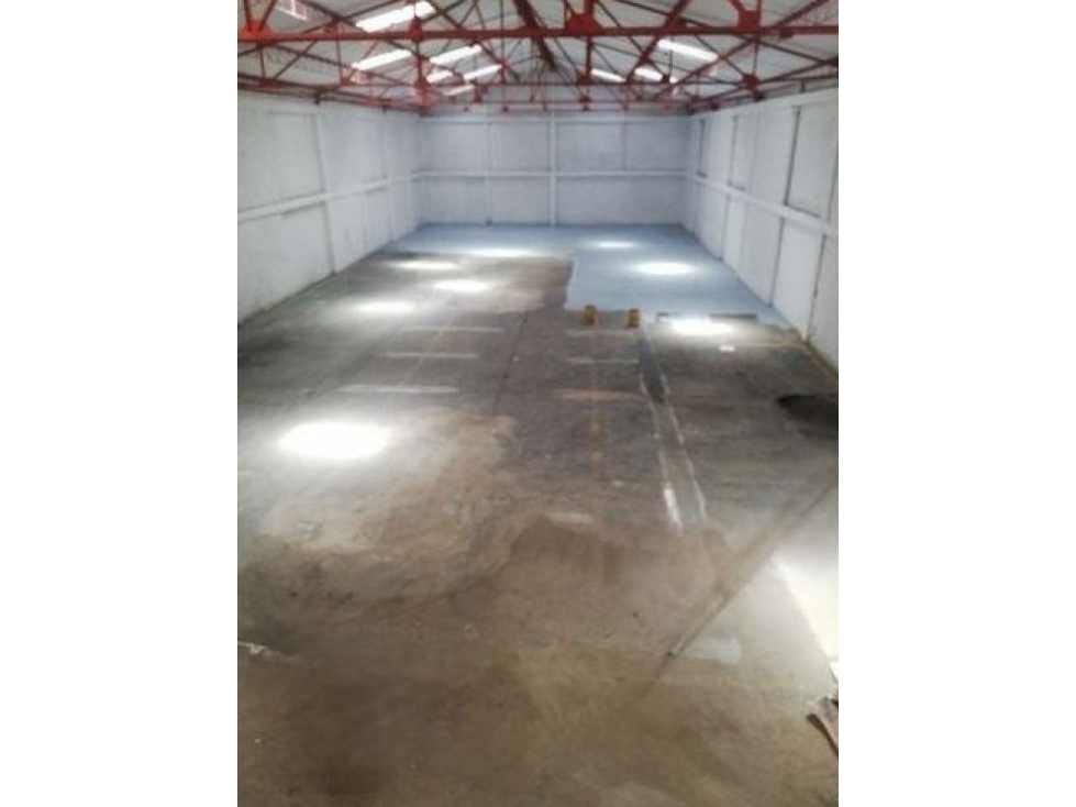 ARRIENDO BODEGA DE 560 m² EN PUENTE ARANDA - 2