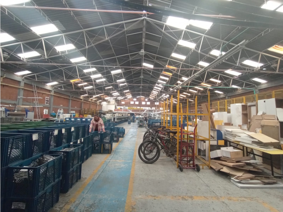ARRIENDO BODEGA EN ZONA INDUSTRIAL DE MONTEVIDEO - 2