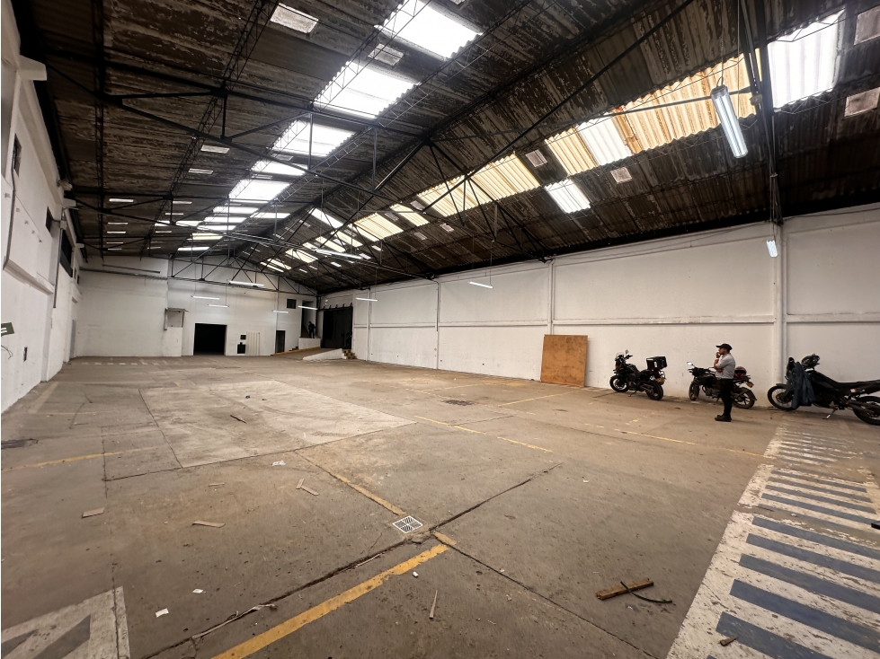 BODEGA DE 750 M² ORTEZAL, PUENTE ARANDA — foto 4