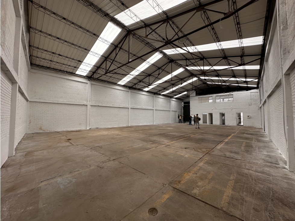 BODEGA DE 490 M² ORTEZAL, PUENTE ARANDA — foto 4
