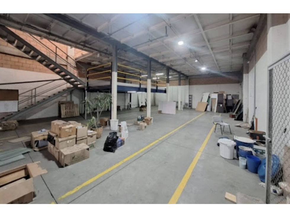 BODEGA DE 939 M² EN MONTEVIDEO