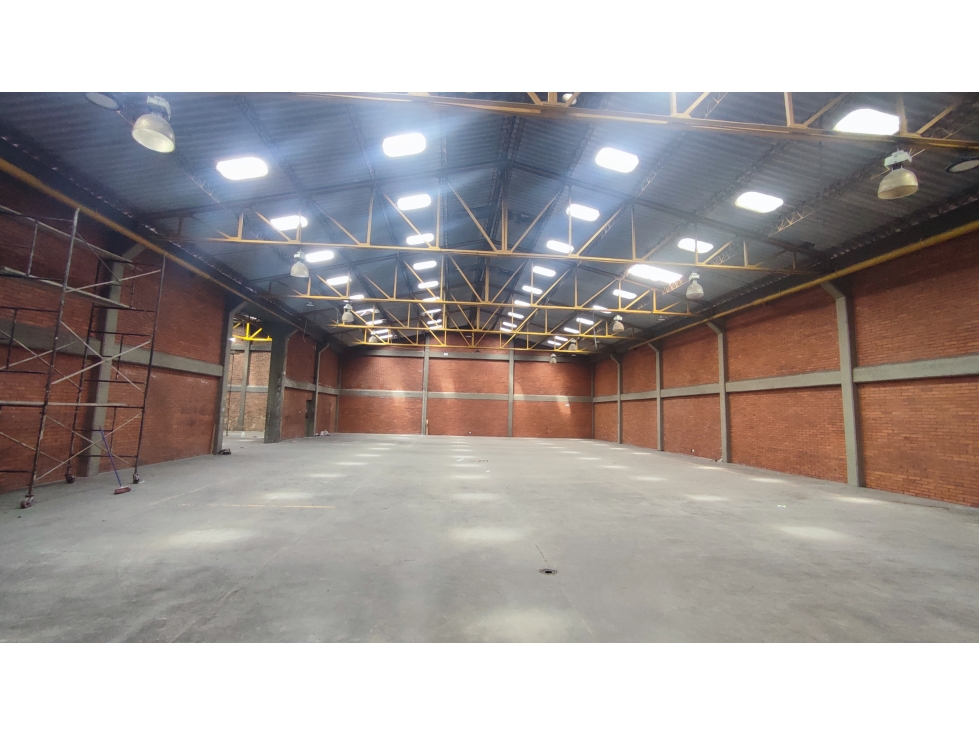 ARRIENDO BODEGA DE 1.000 m² EN ZONA INDUSTRIAL DE MONTEVIDEO