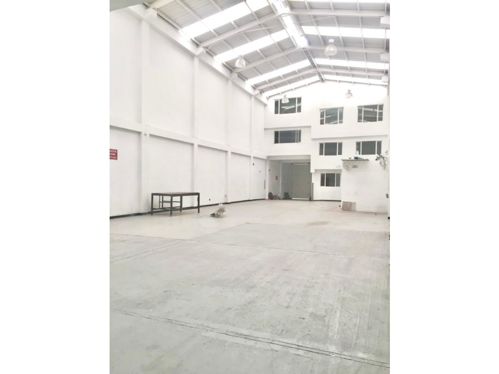 ARREINDO BODEGA 660 m² FONTIBON