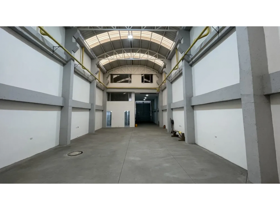 ARRIENDO BODEGA COMERCIAL DE 432 M² EN FONTIBÓN — foto 3