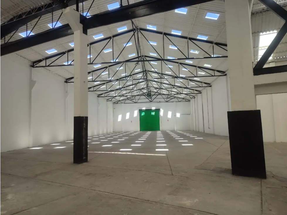 BODEGA 2.600 m² PUENTE ARANDA — foto 5