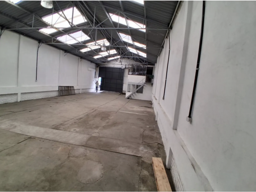 BODEGA DE 280 M² EN PENSILVANIA - PUENTE ARANDA — foto 2