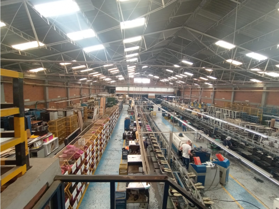 ARRIENDO BODEGA EN ZONA INDUSTRIAL DE MONTEVIDEO - 1