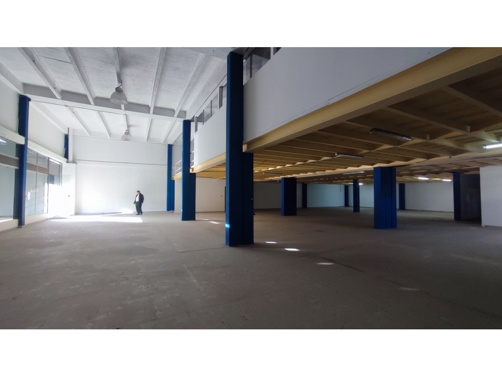 ARRIENDO MAGNÍFICO LOCAL COMERCIAL ESQUINERO 960 m² - 5