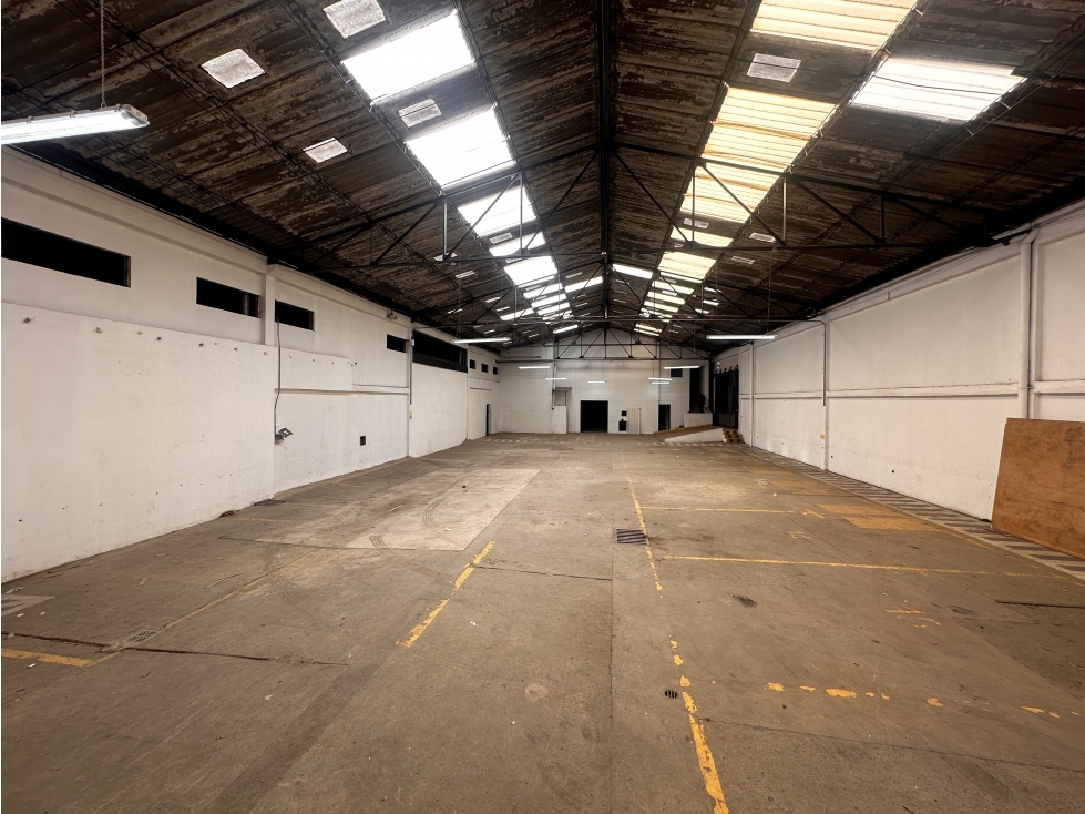 BODEGA DE 750 M² ORTEZAL, PUENTE ARANDA — foto 3