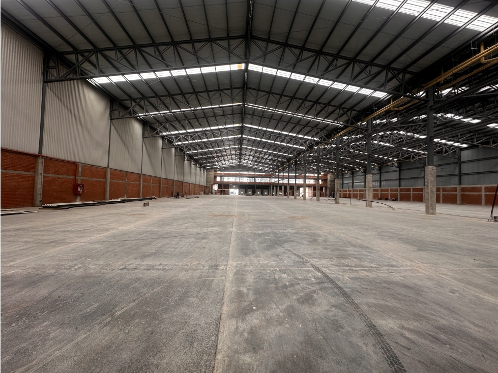 ARRIENDO BODEGA DE 4.420 M² EN FONTIBÓN — foto 3