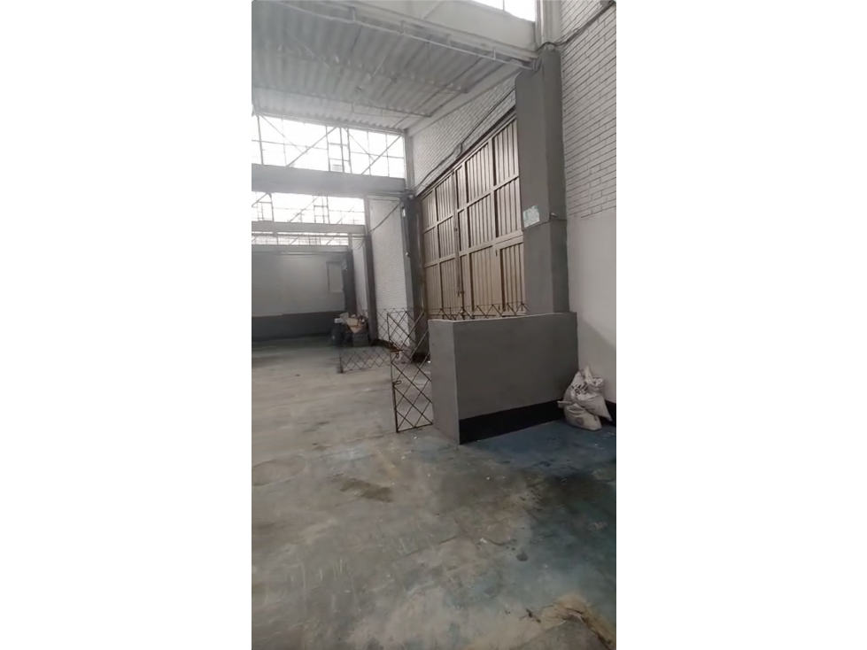 BODEGA DE 550 M² BARRIO ORTEZAL, SECTOR INDUSTRIAL DE PUENTE ARANDA — foto 4