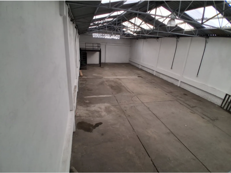 BODEGA DE 280 M² EN PENSILVANIA - PUENTE ARANDA — foto 4