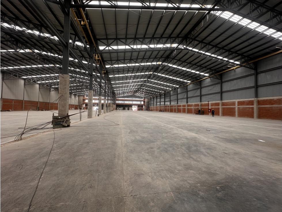 ARRIENDO BODEGA DE 4.420 M² EN FONTIBÓN